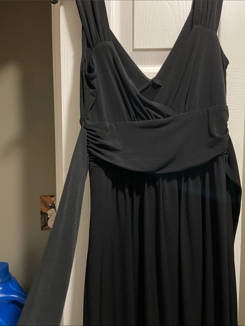 FREE W/ purchase 💕 Sleeveless Black Midi Dress with V-Neck and Draped Waist